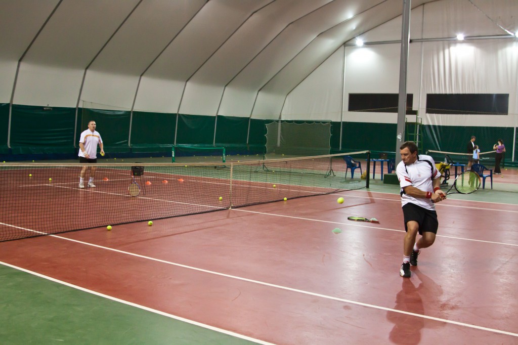Теннисные корты, арендовать корт с тренером, теннисный корт для игры в теннис.